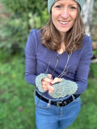 Trailing Leaves Mittens