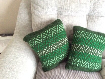 Knitted Zigzag Cushion - Free Knitting Pattern For Home in Paintbox Yarns Simply Chunky