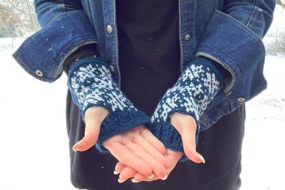 Falling Snowflakes Mitts