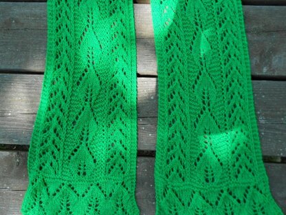 Lacy Apple Leaf Scarf