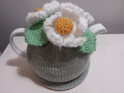 Daisy tea cosy