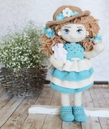 Dress and hat for doll