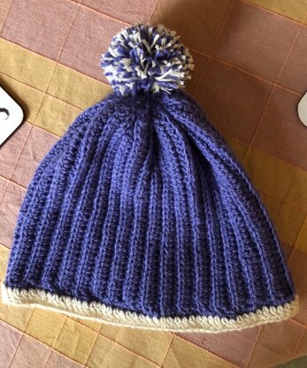 Beanie hat with pompom