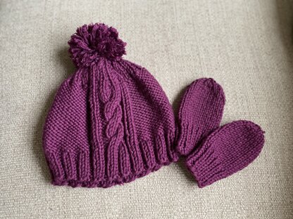Baby hat and mittens