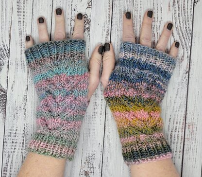 Staghorn Cable Knit Gloves