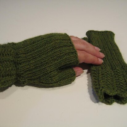 "A Touch of Lace" Fingerless Gloves