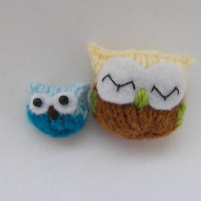 Tiny knitted owls