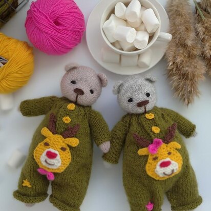Christmas bear knitting pattern, stuffed knitted doll