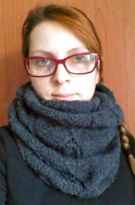 A bit of lace - infinity scarf