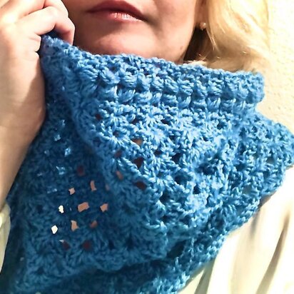 Lacy Cowl