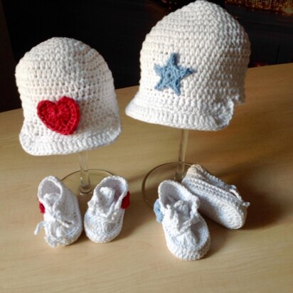 Sporty Baby Bootie and Hat Set N 231