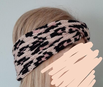 Twisted headband with leopard pattern