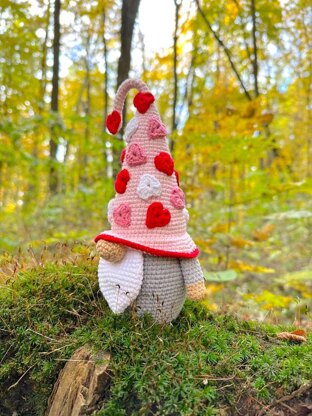 Crochet Valentine gnome