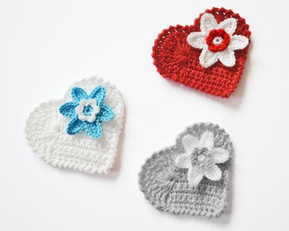 Heart with flower. Crochet appliqué. Card embellishment. Wedding card topper. Heart decoration