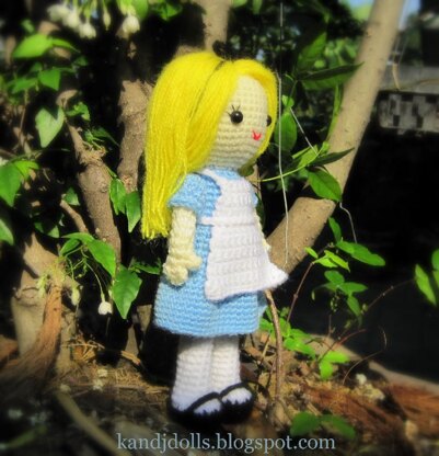 Alice in Wonderland - Amigurumi crochet pattern
