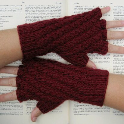 Verso/recto fingerless gloves