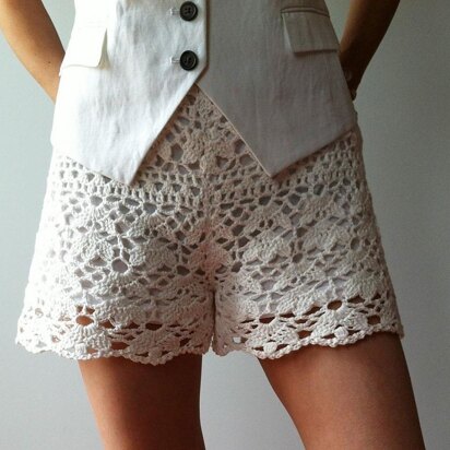 Cynthia - floral lace shorts