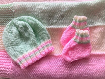 Bold Stripes Baby Blanket , Hat & Bootees Set