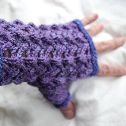Prickles Cowl & Mitts