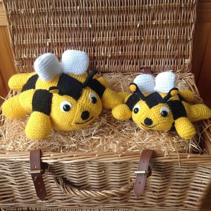 Knitted Square Bumble Bees