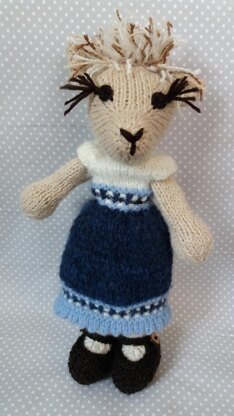 Alpaca with rose stitch dress and shoes