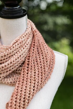 Rosebuds in Lace Scarf