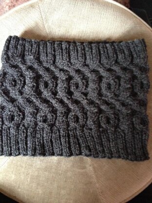 Mr Mog's Cabled Cowl