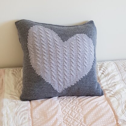 Cable heart cushion