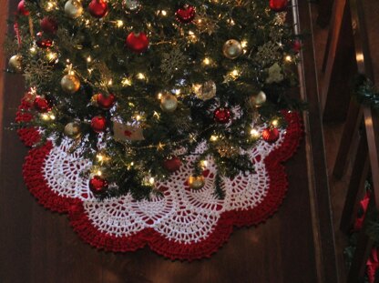 Cranberry Pineapple Christmas Tree Skirt