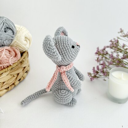 Crochet mouse toy amigurumi pattern