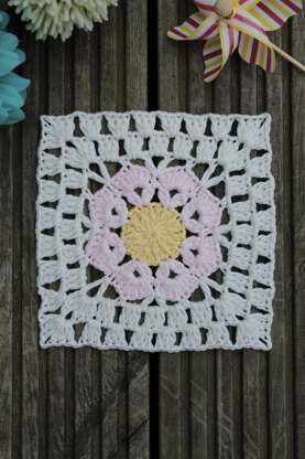 Hibiscus Flower Granny Square