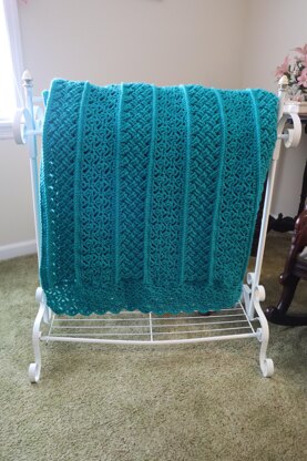 Spring Cables & Lace Throw