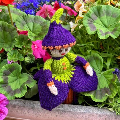 Crocus Flower Doll Knitting Pattern