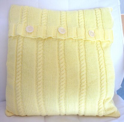 Cabled cushion cover