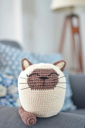 Cat Door Stopper in Lion Brand 24/7 Cotton - M23014 TC - Downloadable PDF