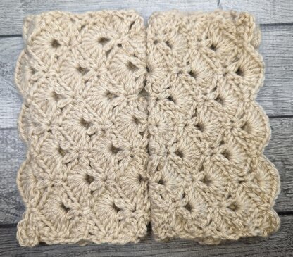 Spring Shells Fingerless Gloves