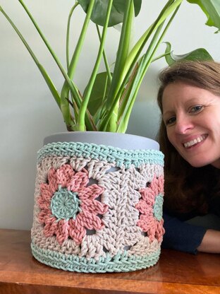 Granny Plant Pot Cover