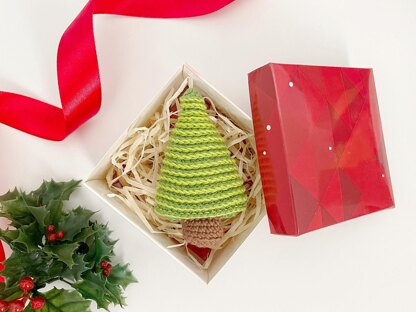 Crochet Christmas tree ornament amigurumi pattern