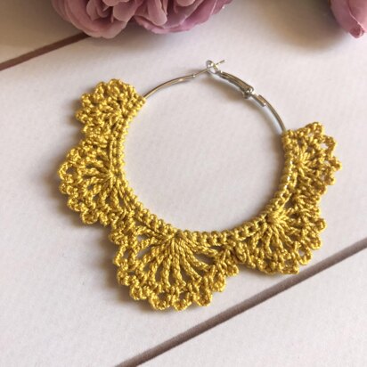 48. Golden laces earrings