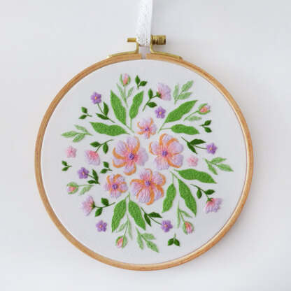 Tamar Summer Blooming Printed Embroidery Kit - 6in