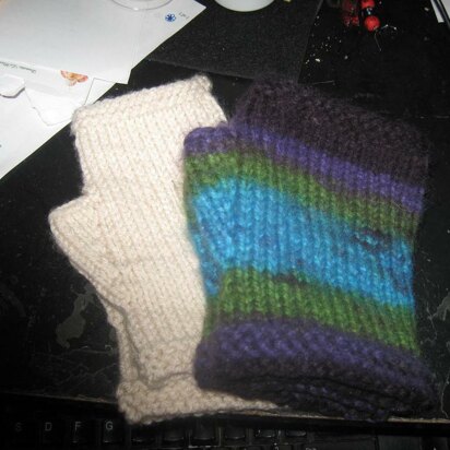 Short Fingerless Gloves