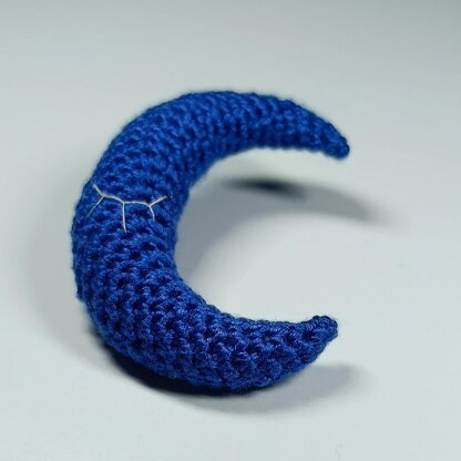 Sleepy Crescent MOON Amigurumi