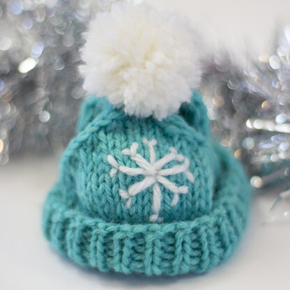 Universal Yarn Hubble the Winter Wolf Kit