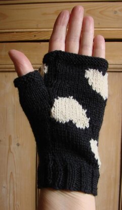 Hearts fingerless mitts