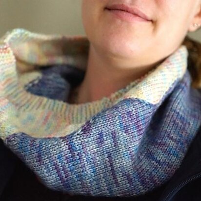 Wave At Me Cowl - knitting pattern