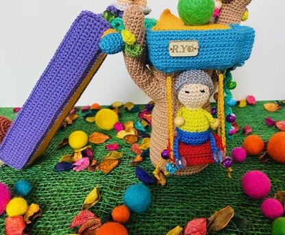 Amigurumi jungle of dream - tree bed & play area