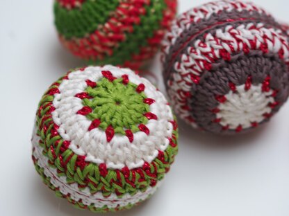 Crochet Christmas Paper Chain & Bauble