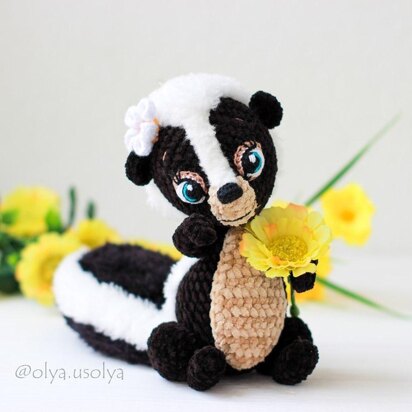 Skunk pattern + flower (PDF + 9 videos)