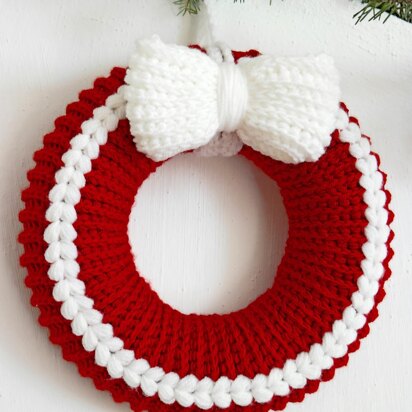 English and German Pattern. Cable Christmas Wreath