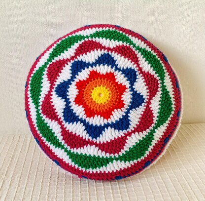 Round pillow II by HueLaVive